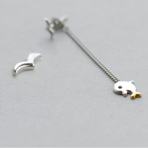 Boucles d’oreilles dauphin asymétriques argent